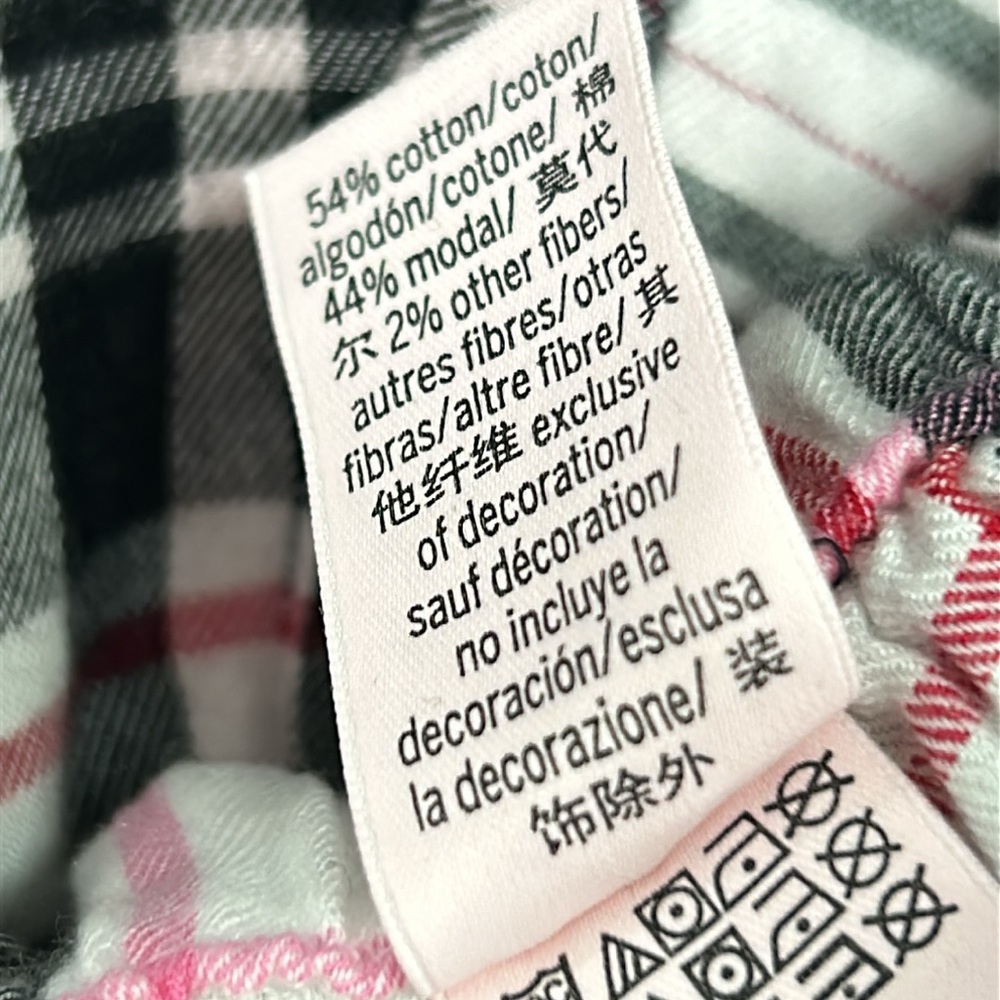 Medium SHORT Victoria’s Secret pajama pants with pockets plaid - Picture 3 of 3